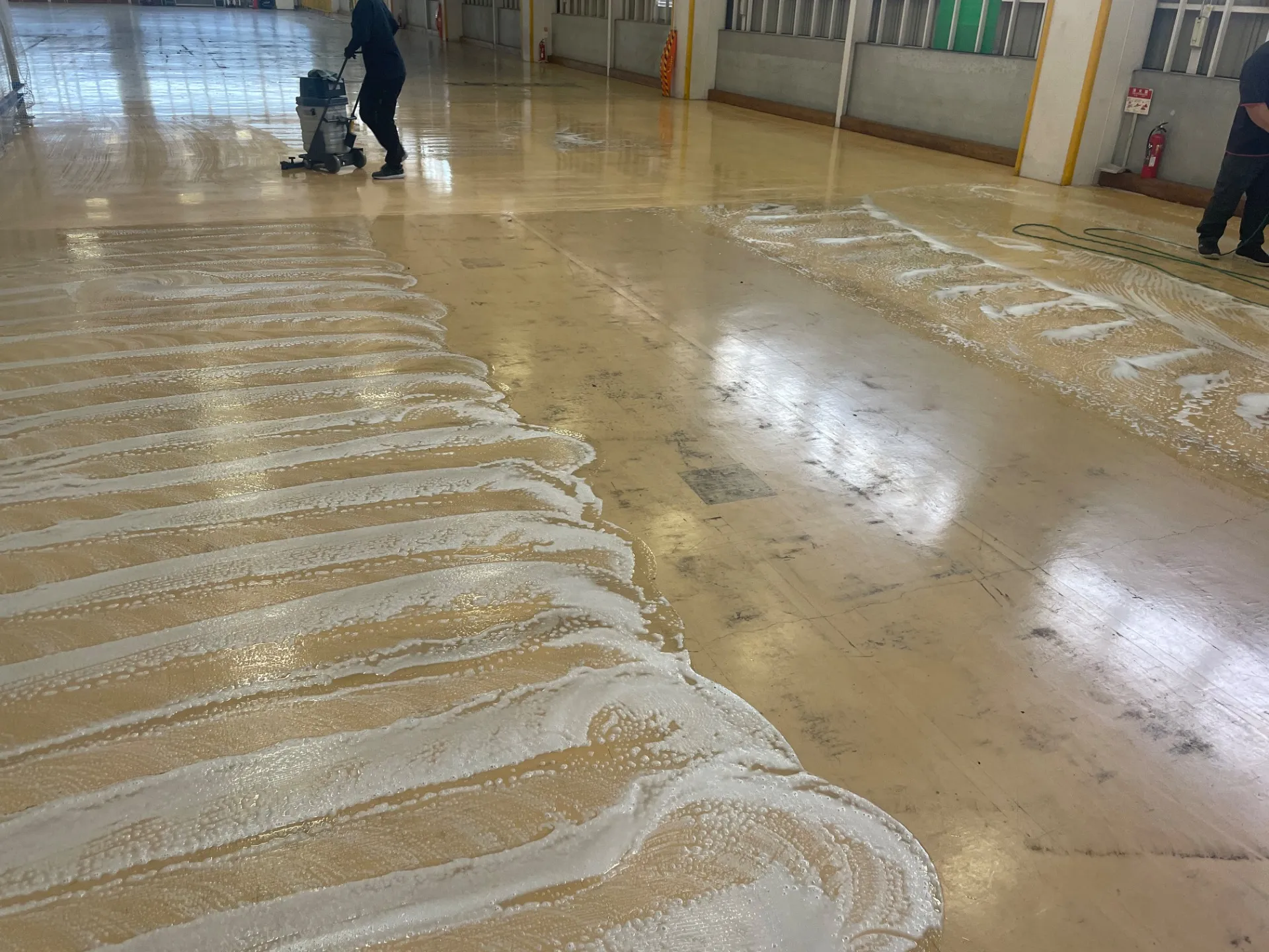 豊田市 物流倉庫床洗浄